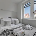 Motlawa Bulvar Z Widokiem Na Rzeke Motlawa By Downtown גדנסק