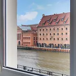 Motlawa Bulvar Z Widokiem Na Rzeke Motlawa By Downtown