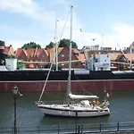 Motlawa Bulvar Z Widokiem Na Rzeke Motlawa By Downtown Gdaňsk