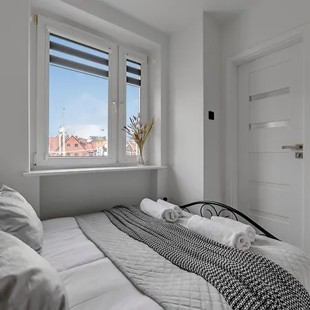 Motlawa Bulvar Z Widokiem Na Rzeke Motlawa By Downtown Gdansk