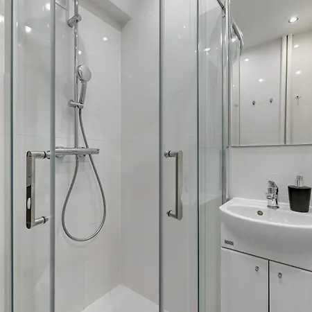 Motława Bulvar Z Widokiem Na Rzekę Motława By Downtown