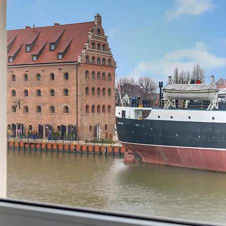 Motława Bulvar Z Widokiem Na Rzekę Motława By Downtown *