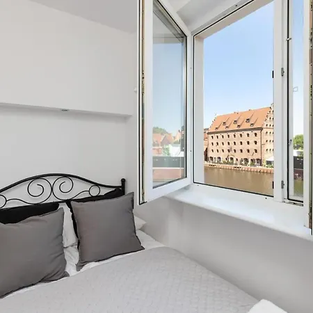 Motława Bulvar Z Widokiem Na Rzekę Motława By Downtown *