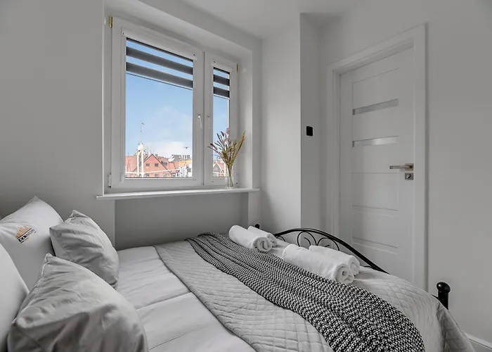 Motlawa Bulvar Z Widokiem Na Rzeke Motlawa By Downtown Gdaňsk