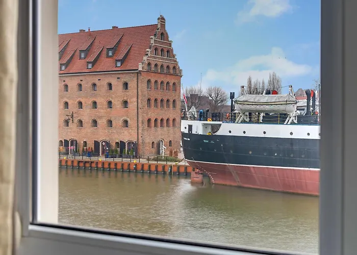 Motlawa Bulvar Z Widokiem Na Rzeke Motlawa By Downtown *