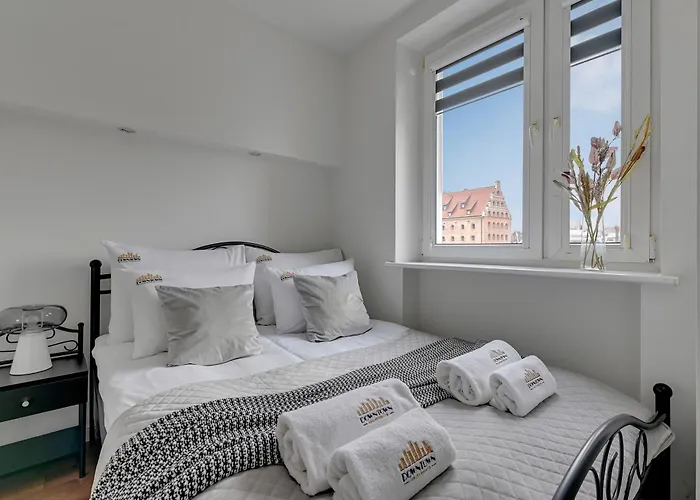 Motlawa Bulvar Z Widokiem Na Rzeke Motlawa By Downtown Gdańsk