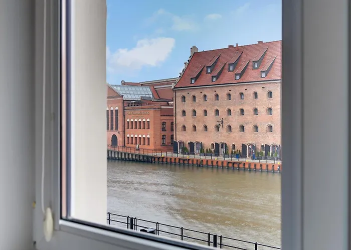 Motlawa Bulvar Z Widokiem Na Rzeke Motlawa By Downtown