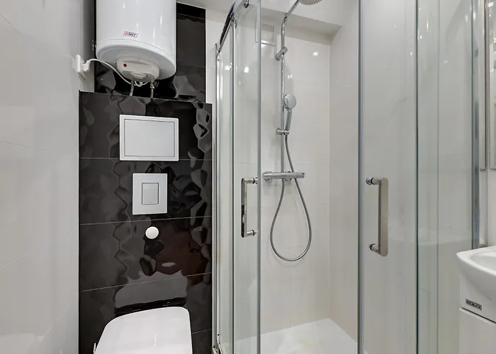 Motlawa Bulvar Z Widokiem Na Rzeke Motlawa By Downtown