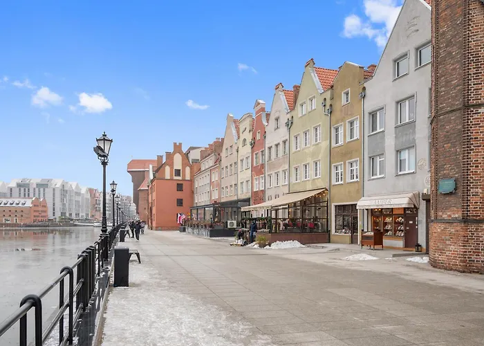 Motlawa Bulvar Z Widokiem Na Rzeke Motlawa By Downtown