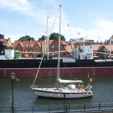 Motlawa Bulvar Z Widokiem Na Rzeke Motlawa By Downtown Gdaňsk